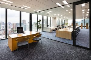 オフィスの移転・改装事例 - エンゲージメントが高まるデザイン性に富んだオフィス