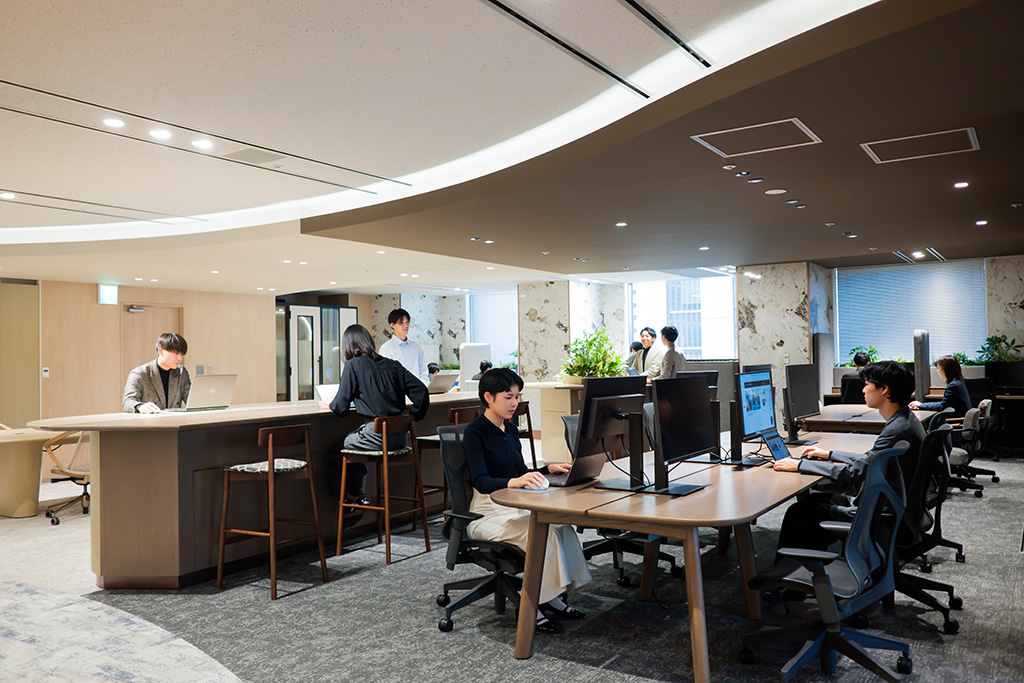 オフィスのデスク配置の決め方は？配置のパターンや導入における注意点も解説