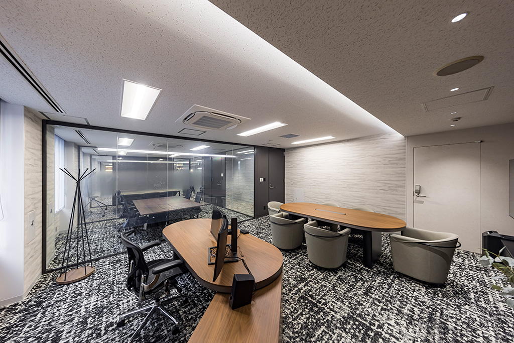 オフィスの個室はどこにレイアウトするのがよい？図面例や押さえておきたいポイントを紹介