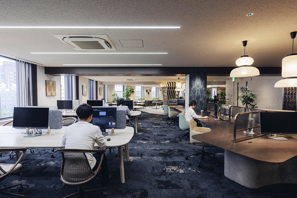 初めてフリーアドレスのレイアウトを導入する際のポイントは？事例や注意点も紹介