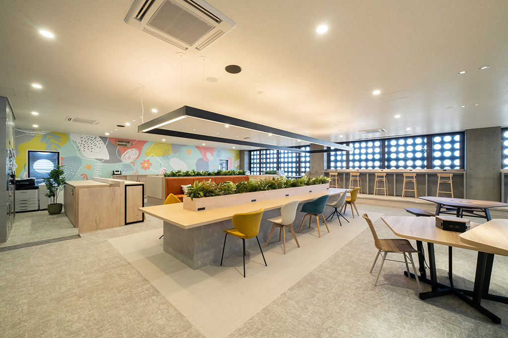 オフィス内装工事の業者の選び方は?設計と施工は業者を分けたほうがいい?工事費用の目安も解説