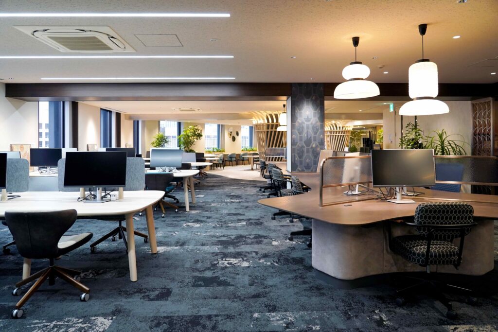 デスク周辺の適切な通路幅は？ 